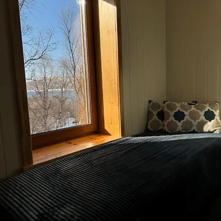 Leirvag Holiday home *