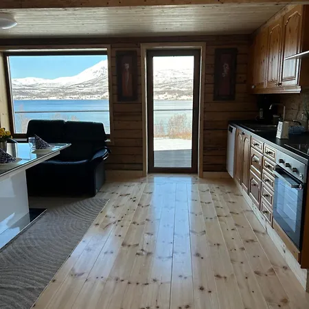 Leirvag Holiday home *